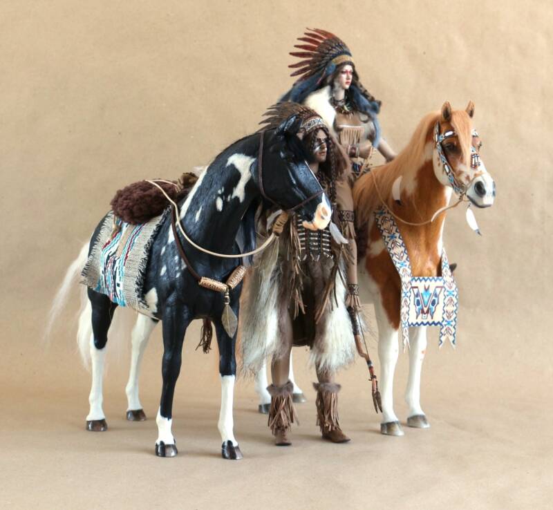 Couple Mohegan Attire