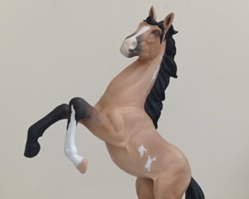 CM resin model horse