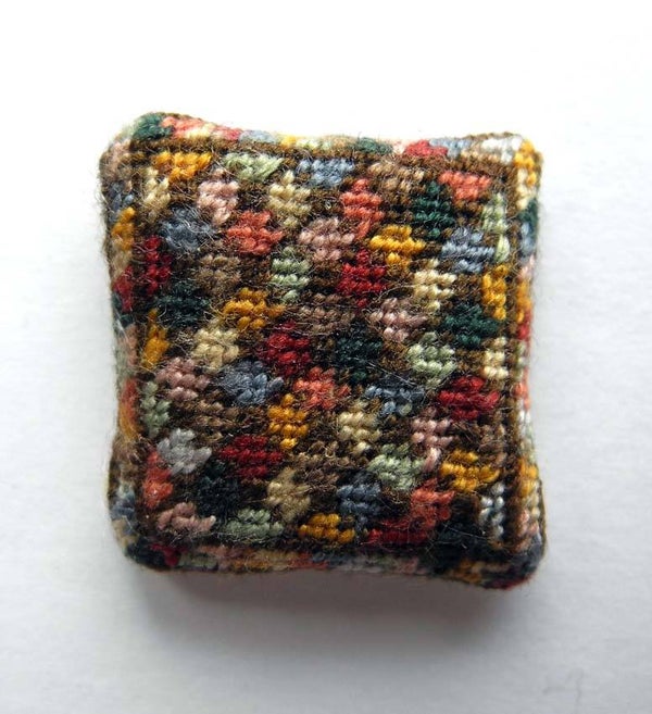 Geborduurd kussen 1-48 - Embroidered cushions1-48