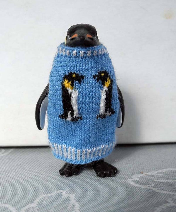 Pinguin met pinguintrui - Penguin with penguins on its jumper