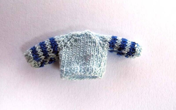 Blauwe trui met raglan mouw - Blue jumper with raglan sleeves