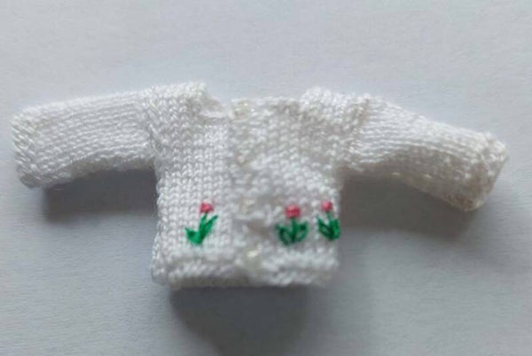 Wit babyvestje met roze bloemetjes-White baby cardigan with pink flowers