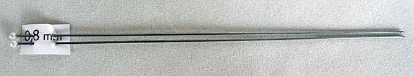 2 Breinaalden 0,8 mm 14 cm lang - 2 Knitting needles 0.8 mm 14 cm. long