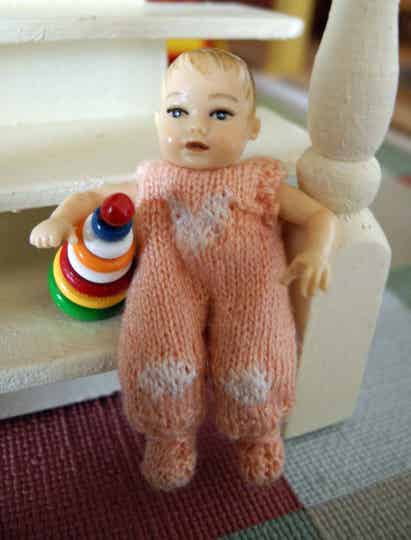 Babypopje met roze pakje - Baby doll with pink suit