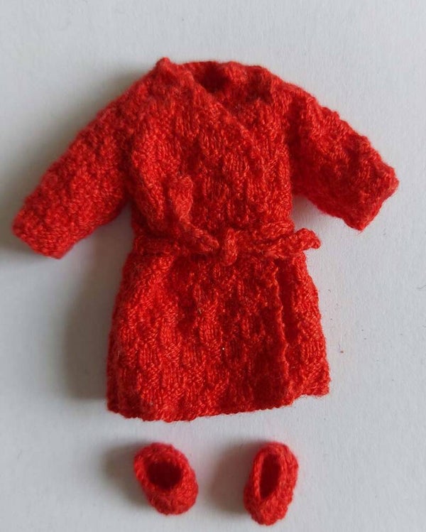 Rood badjasje met sloffen - Red bathrobe with slippers