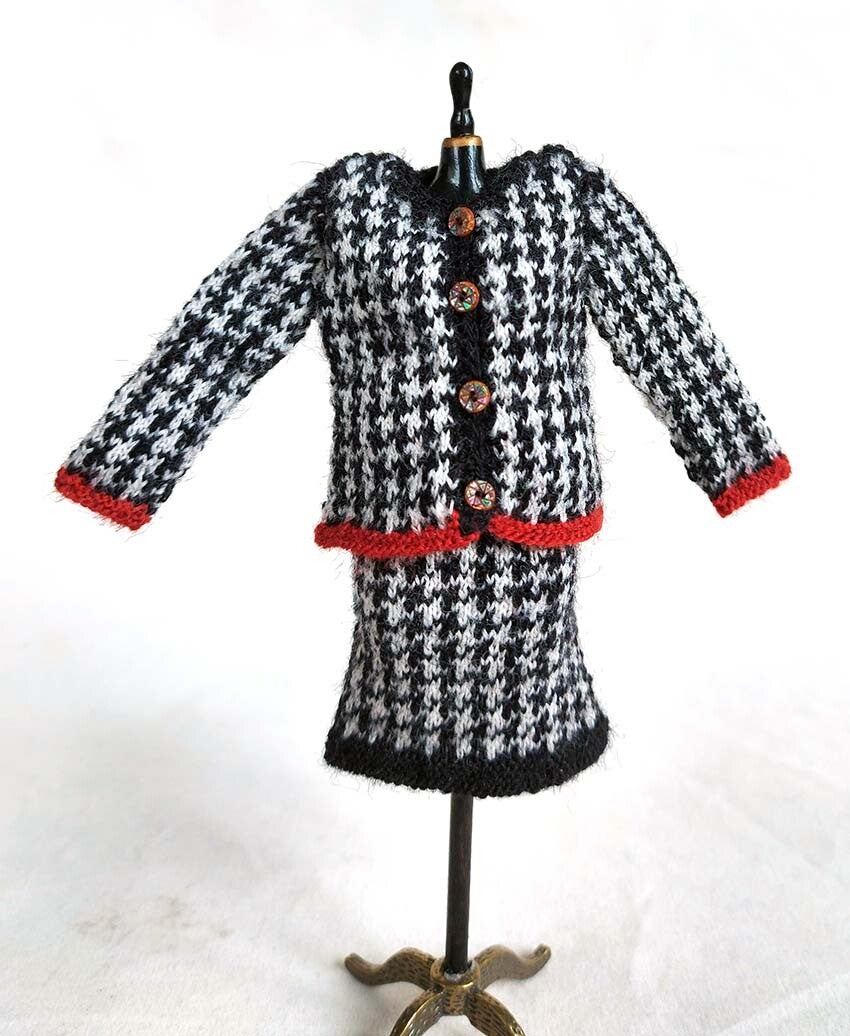 Gebreid Chanel pakje- Knitted Chanel suit