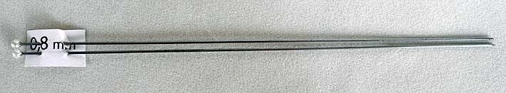 2 Breinaalden 0,8 mm 14 cm lang - 2 Knitting needles 0.8 mm 14 cm. long