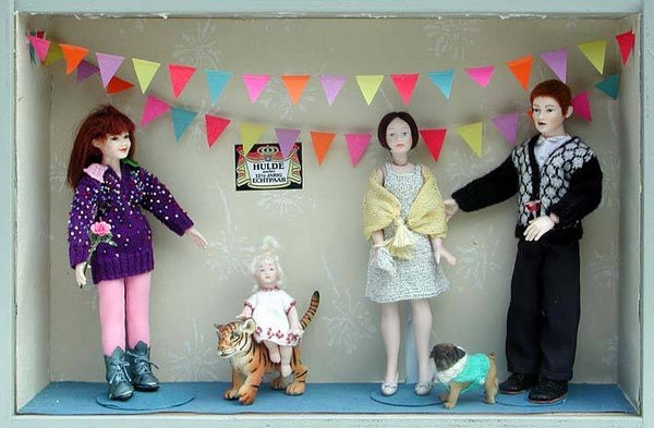 Gebreide feestkleding in miniatuur - Sorry, only in Dutch