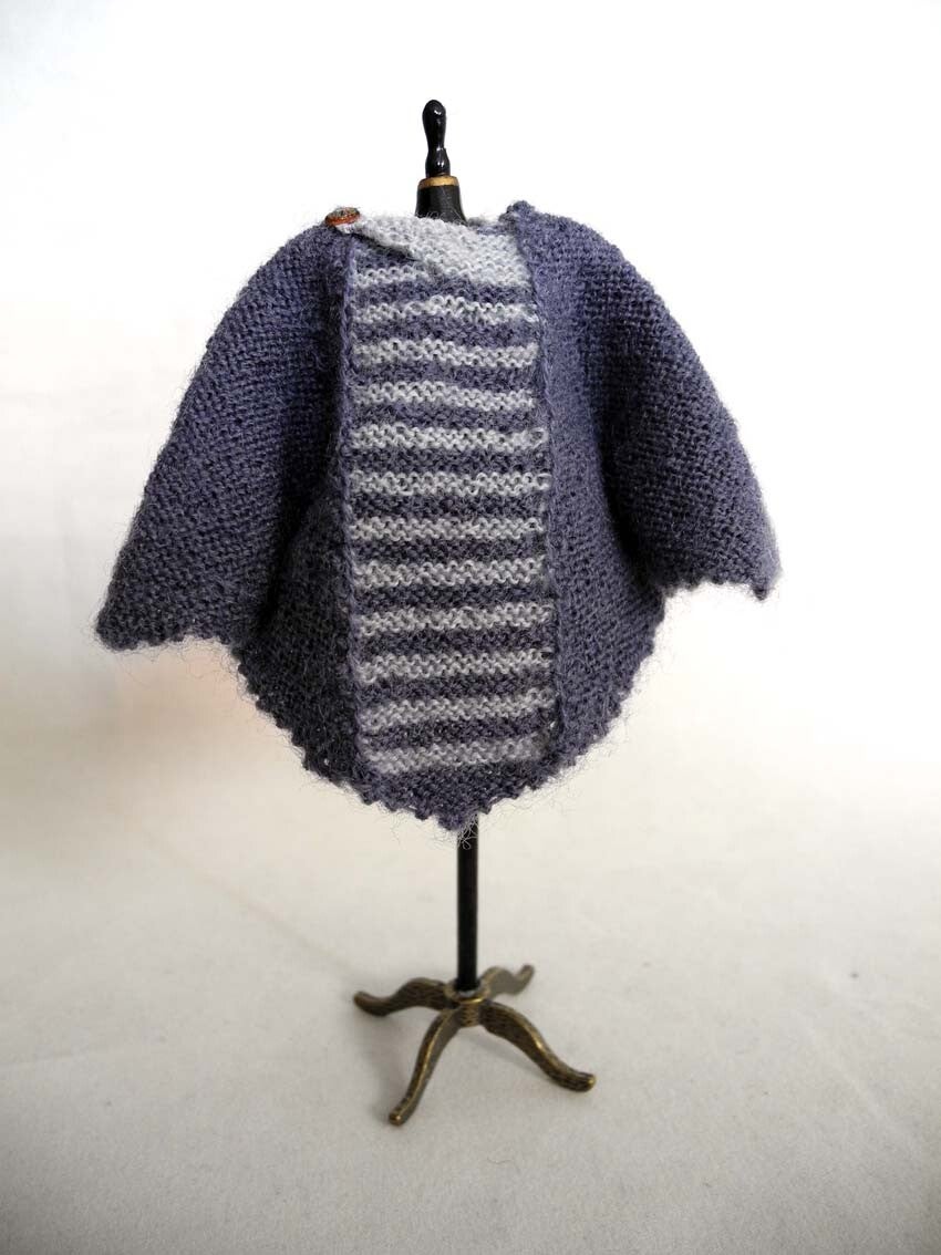Grijze poncho - Grey cape