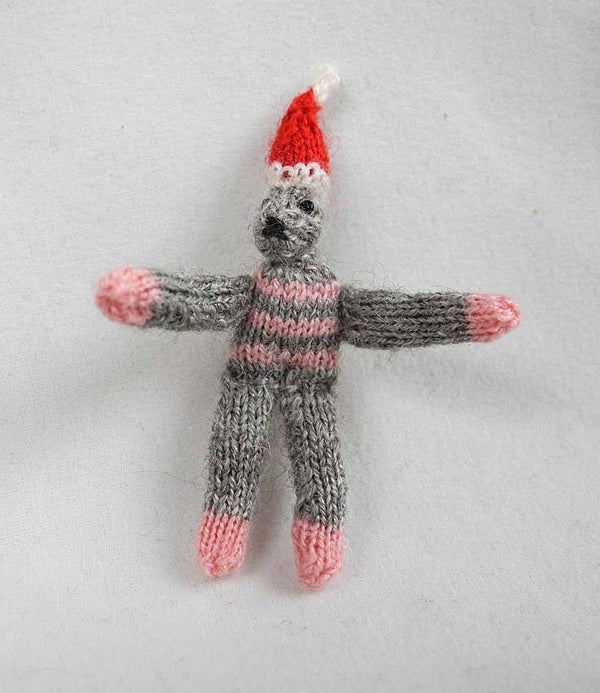 Gebreide muis met kerstmuts - Knitted mouse with Santa hat