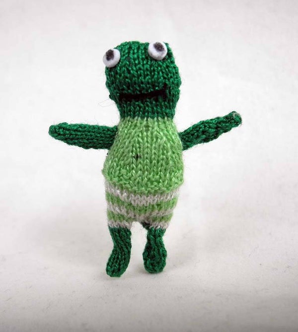 Kikker groen gestreept 3 cm. - Frog green striped 3 cm