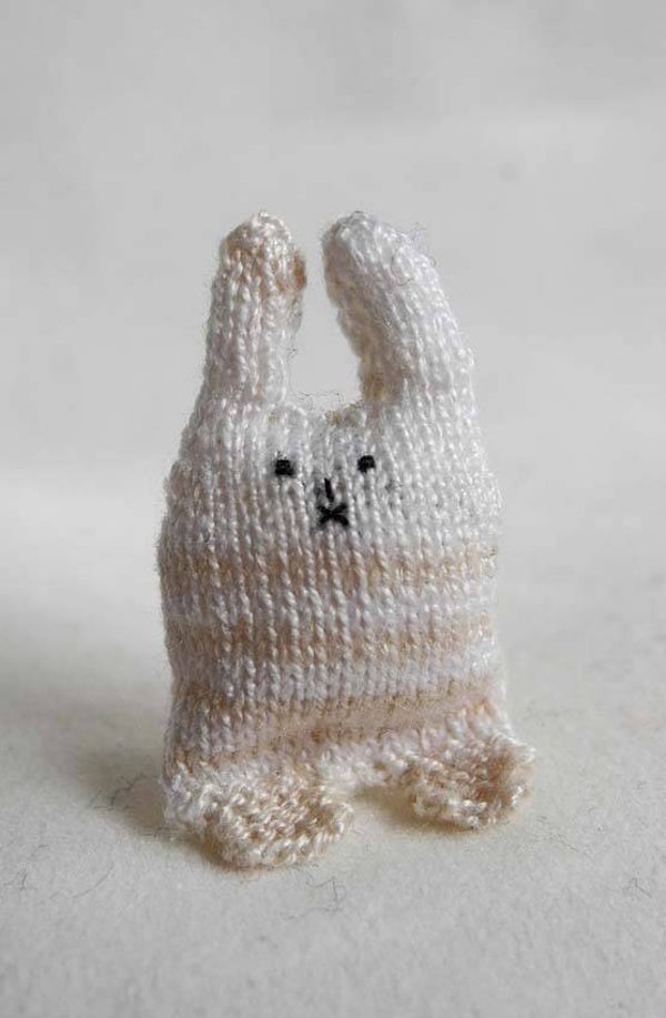 Moderne knuffel in wit en beige 0 Modern soft toy in white and beige