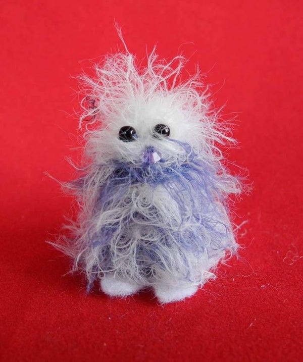 Gebreid blauw-wit monster - Knitted blue-white monster