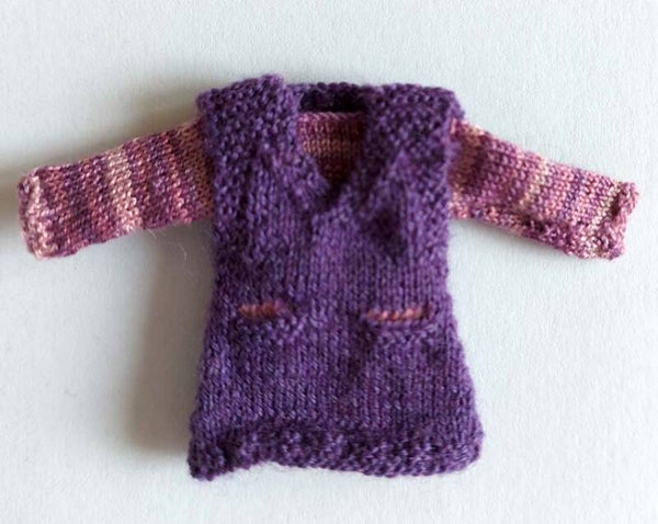 Paarse overgooier met trui - Purple pinafore with jumper
