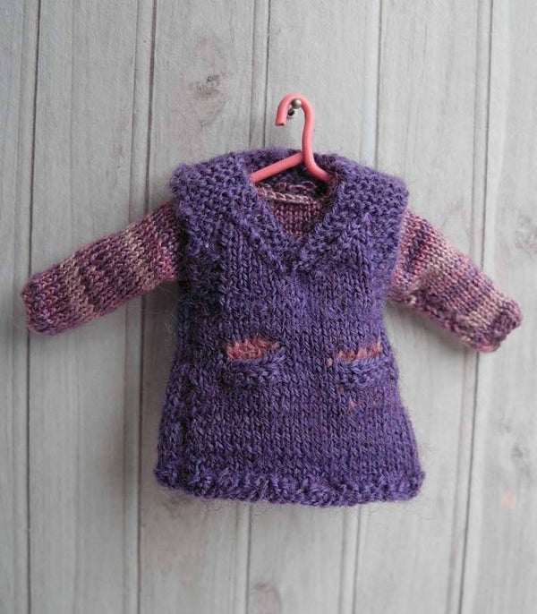 Paarse overgooier met trui - Purple pinafore with jumper