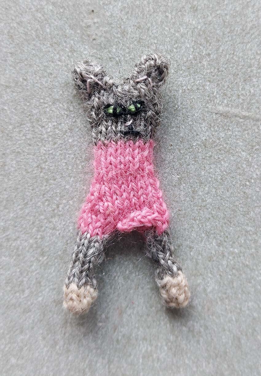 Nieuwe ecru poes met roze jurk - New ecrut cat with pink dress