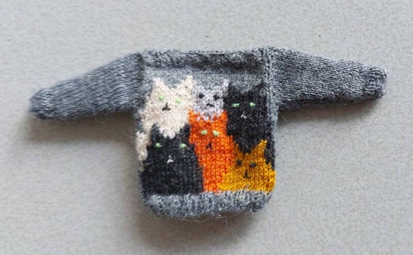 Grijze trui met poezen - Grey jumper with cats