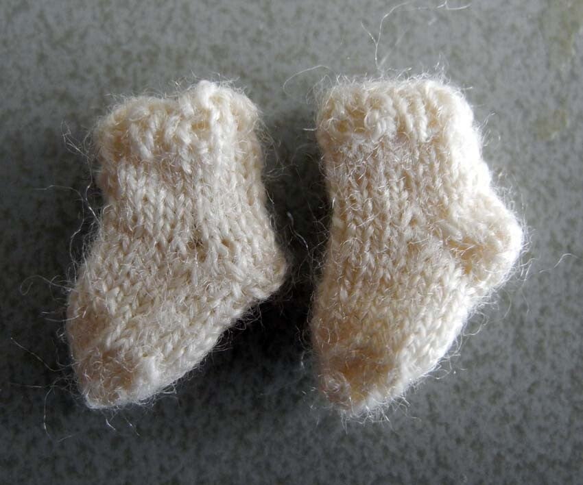 Witte wollen kindersokjes - White woolen childrens socks