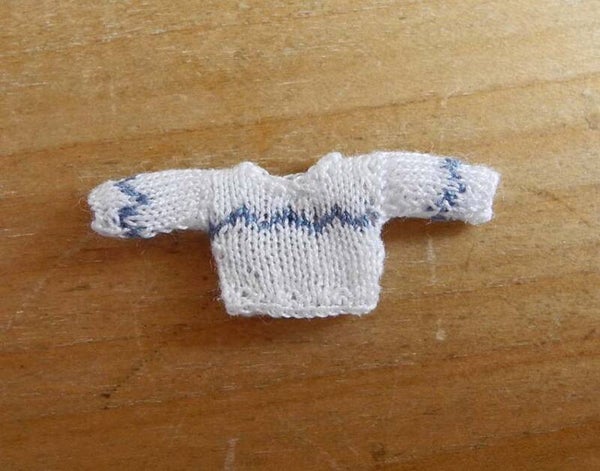 Witte trui met zigzag - White jumper with zigzag. 1-48