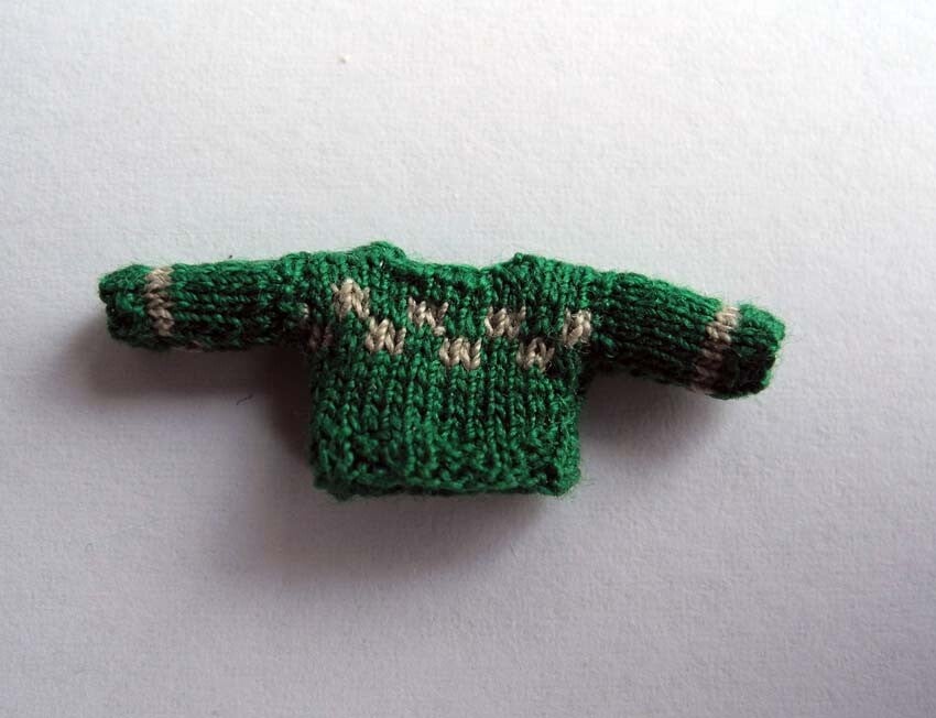 Groene trui met blokjes 1-48- green jumper sith squares 1-48