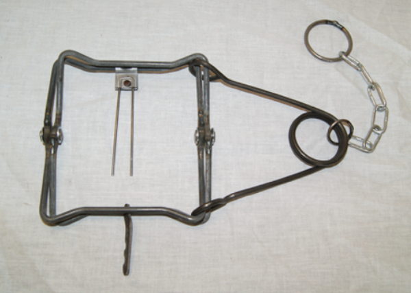 MCL RM PIEGE EN X 13X13 SIMPLE RESSORT