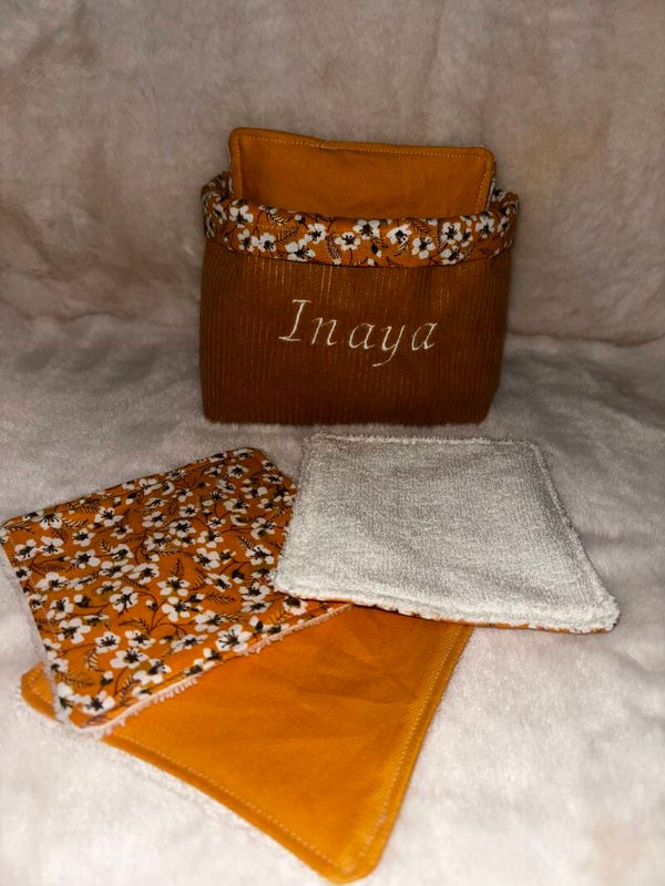 Lingettes et panière assorti