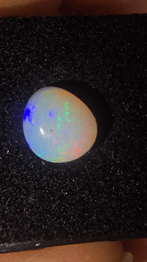 Ethiopische Opaal - 1.48 ct Full Color Cabochon