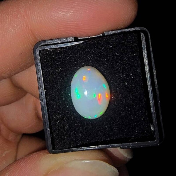Ethiopische Opaal - 2,47 ct Full Color Cabochon