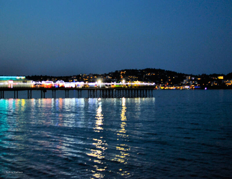 pier-by-night