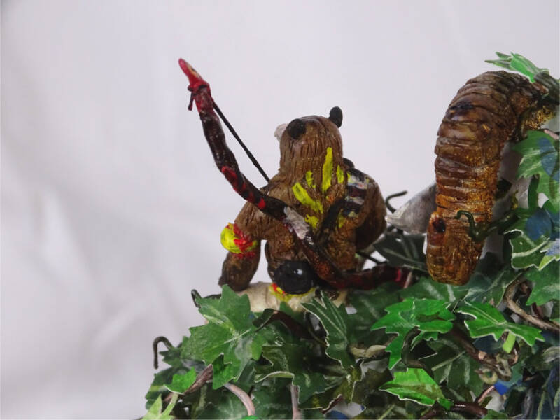 Hier sitzt Kirusu, Videospielcharakter, der mit Pfeil und Bogen kämpft.