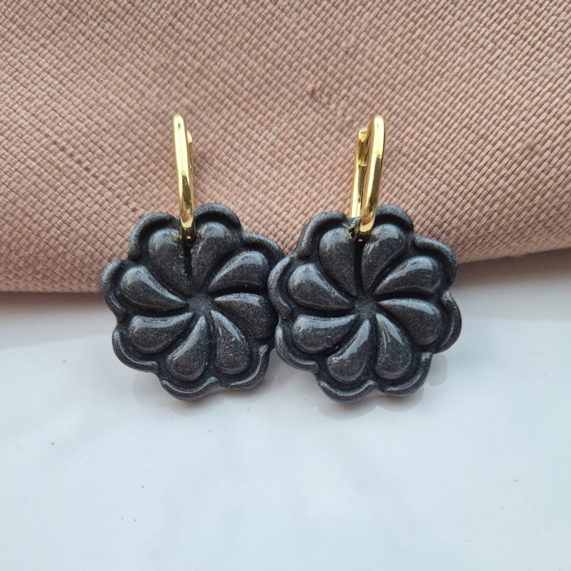 Fleur | oorring met hanger | Zwart