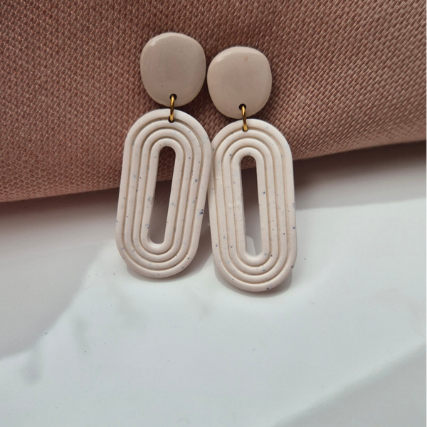 Oorbel Jacky | Donut gestreept | Creme wit
