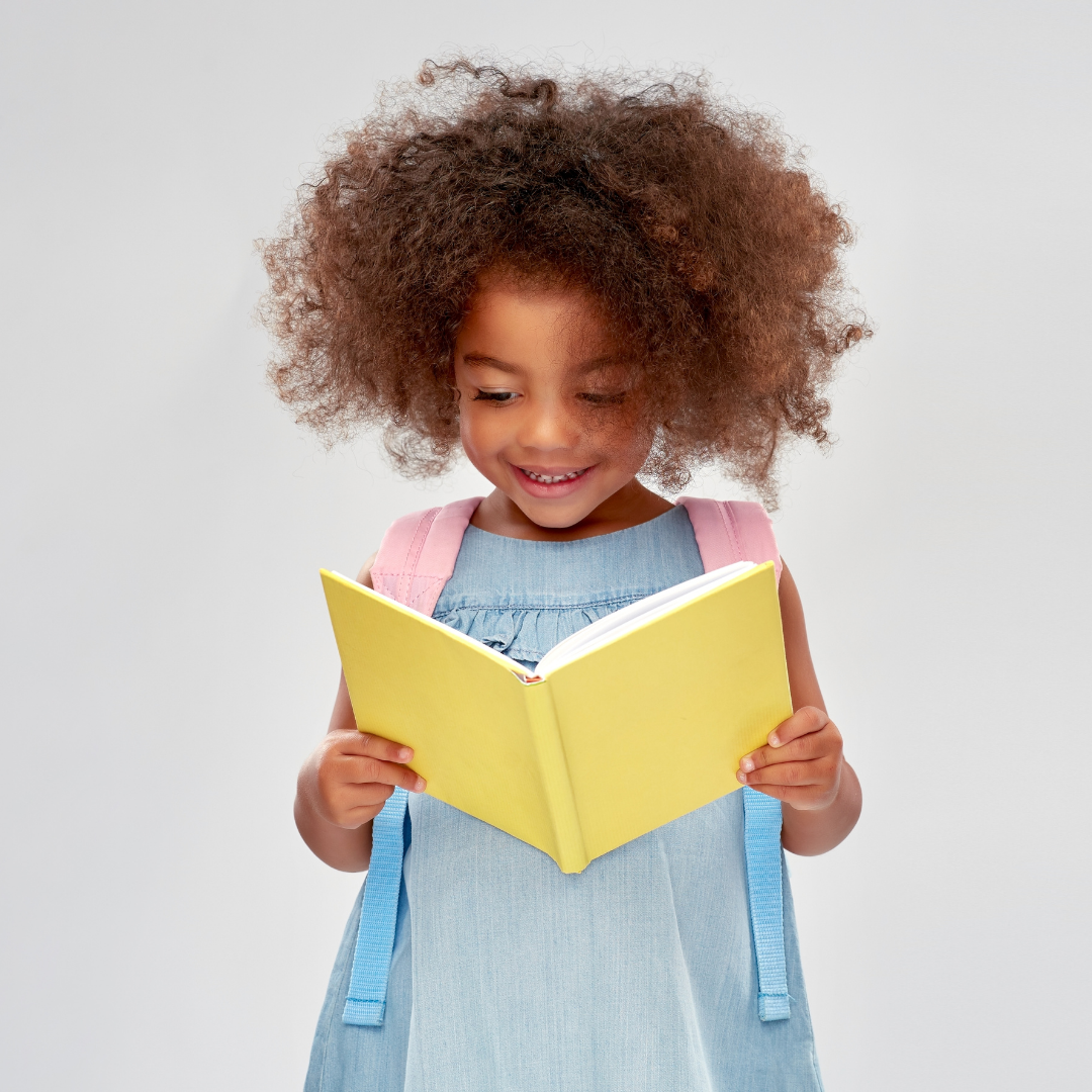 enfant TDAH qui lit un livre