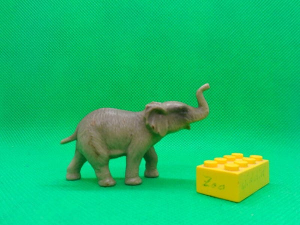Bullyland 63422   Afrikanisches Elefantenkalb Elefant  african elephant calf