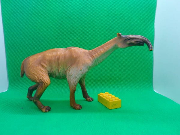 Schleich 16519 Macrauchenia macrauquenias