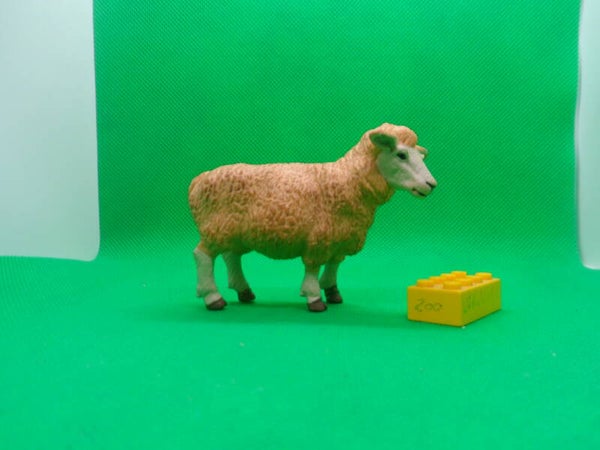 Playtive / Delta-Sport Handelskontor  Schaf  sheep  ovis  Овца  oveja  mouton