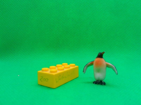 Elastolin Königspinguin - Jungtier  king penguin chick   Aptenodytes patagonicus juveline  pingüino rey  Manchot royal Королевский пингвин   國王企鵝