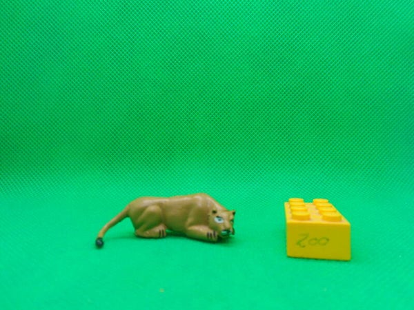 Corgi Toys  Löwin liegend lioness lying lionne assise leona sentada сидящая львица