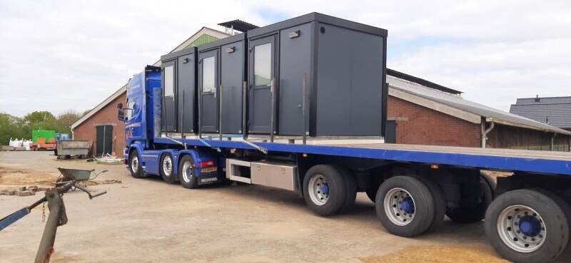 Daar zijn de sanitair-units!!