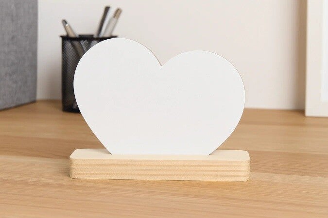 Houten hart in standaard