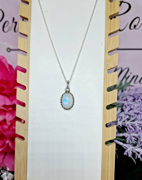 Collier duchesse en pierre de lune