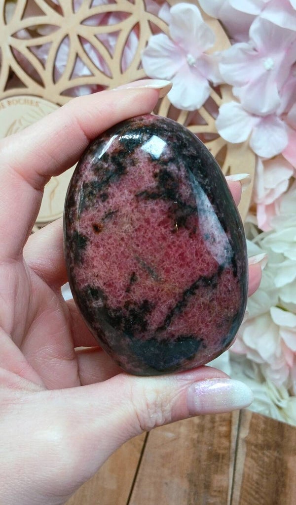 Forme libre de Rhodonite