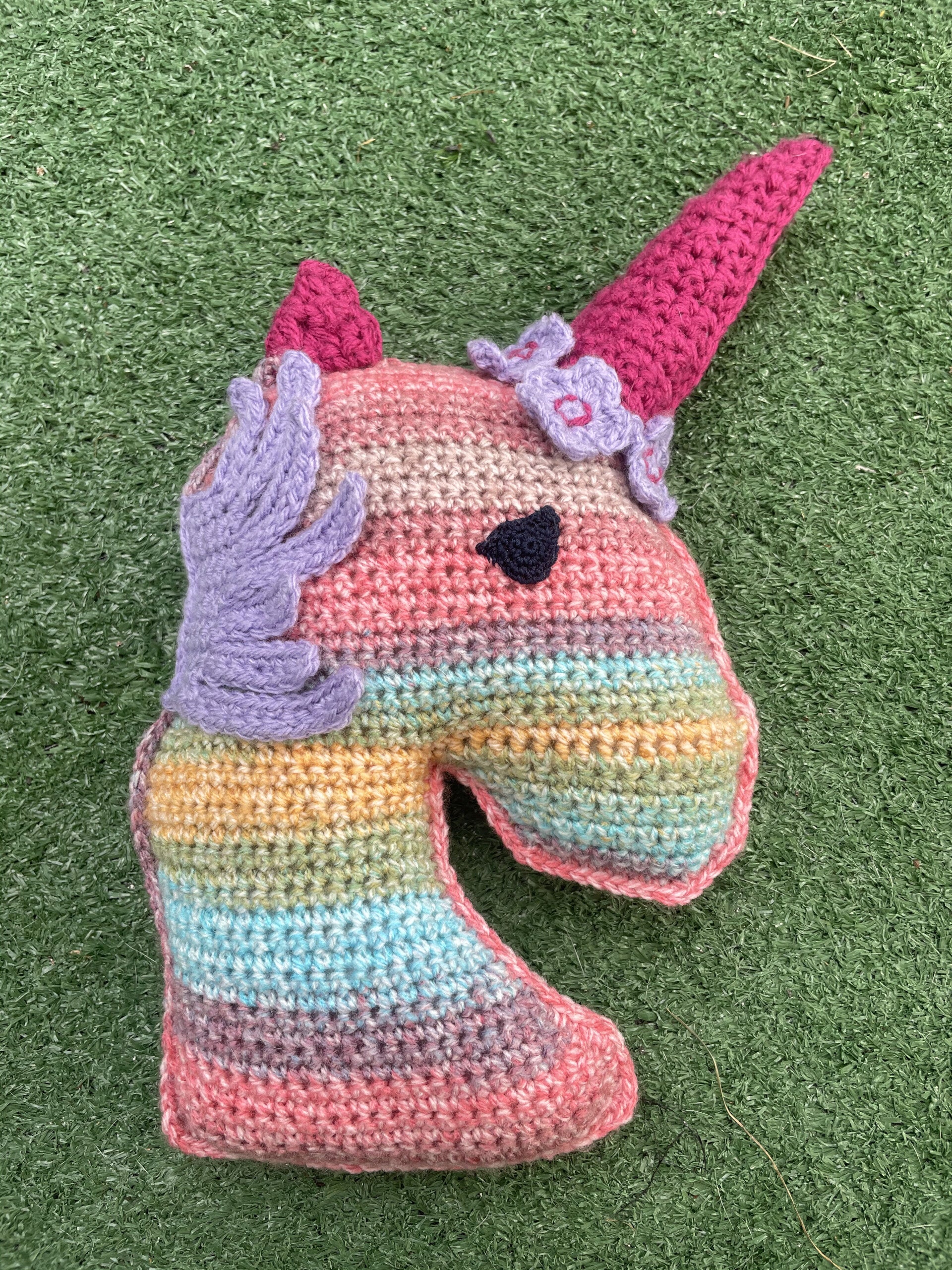 Coussin Licorne arc-en-ciel flashy