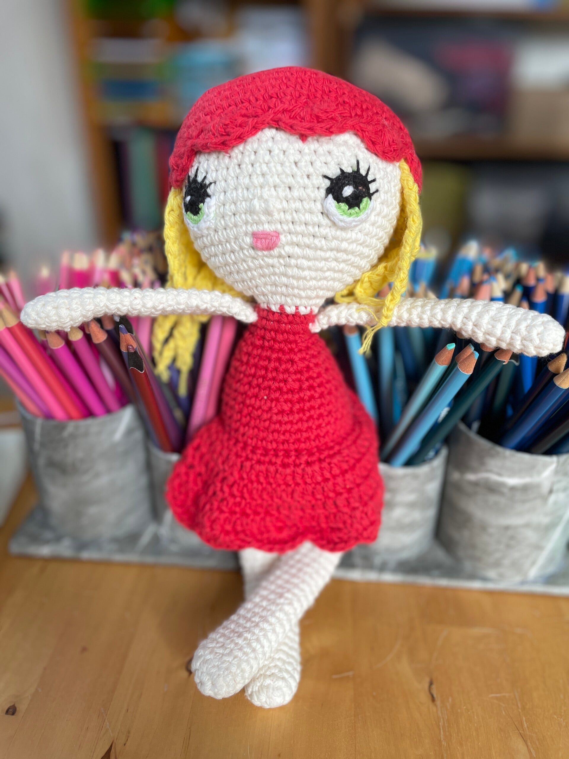 Poupée Alia robe rouge