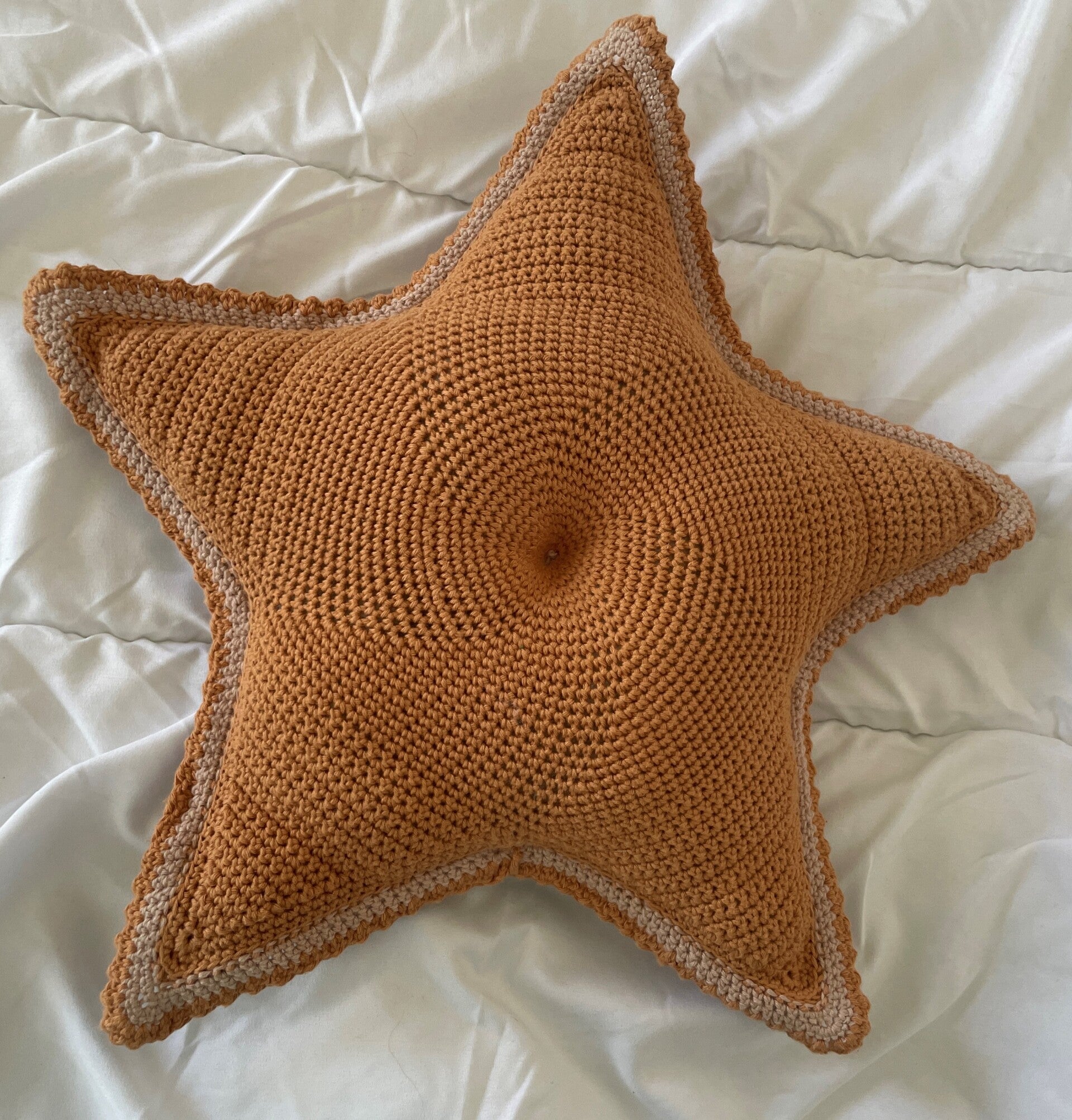 Coussin étoile caramel crème