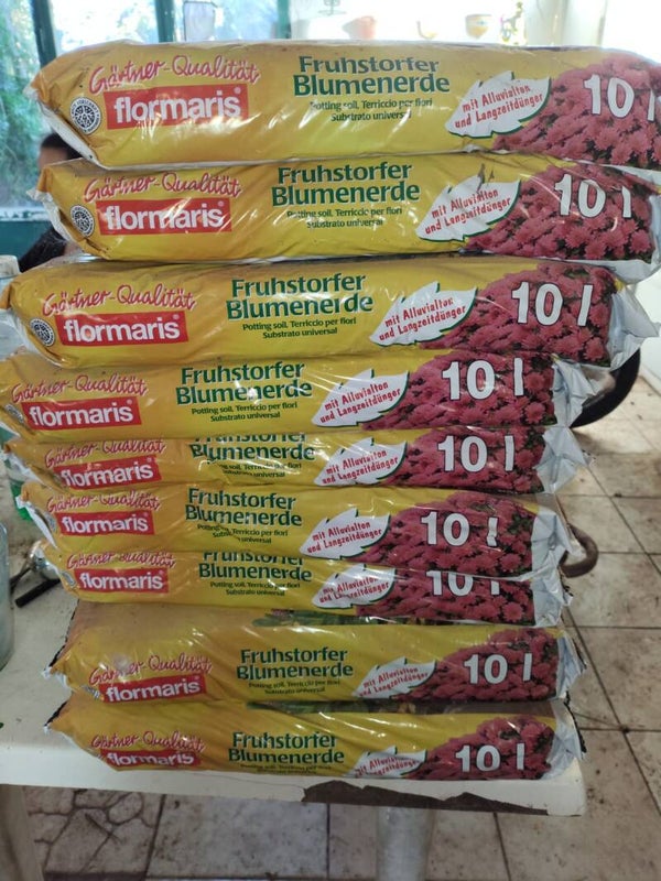 Sacos de tierra y abonos