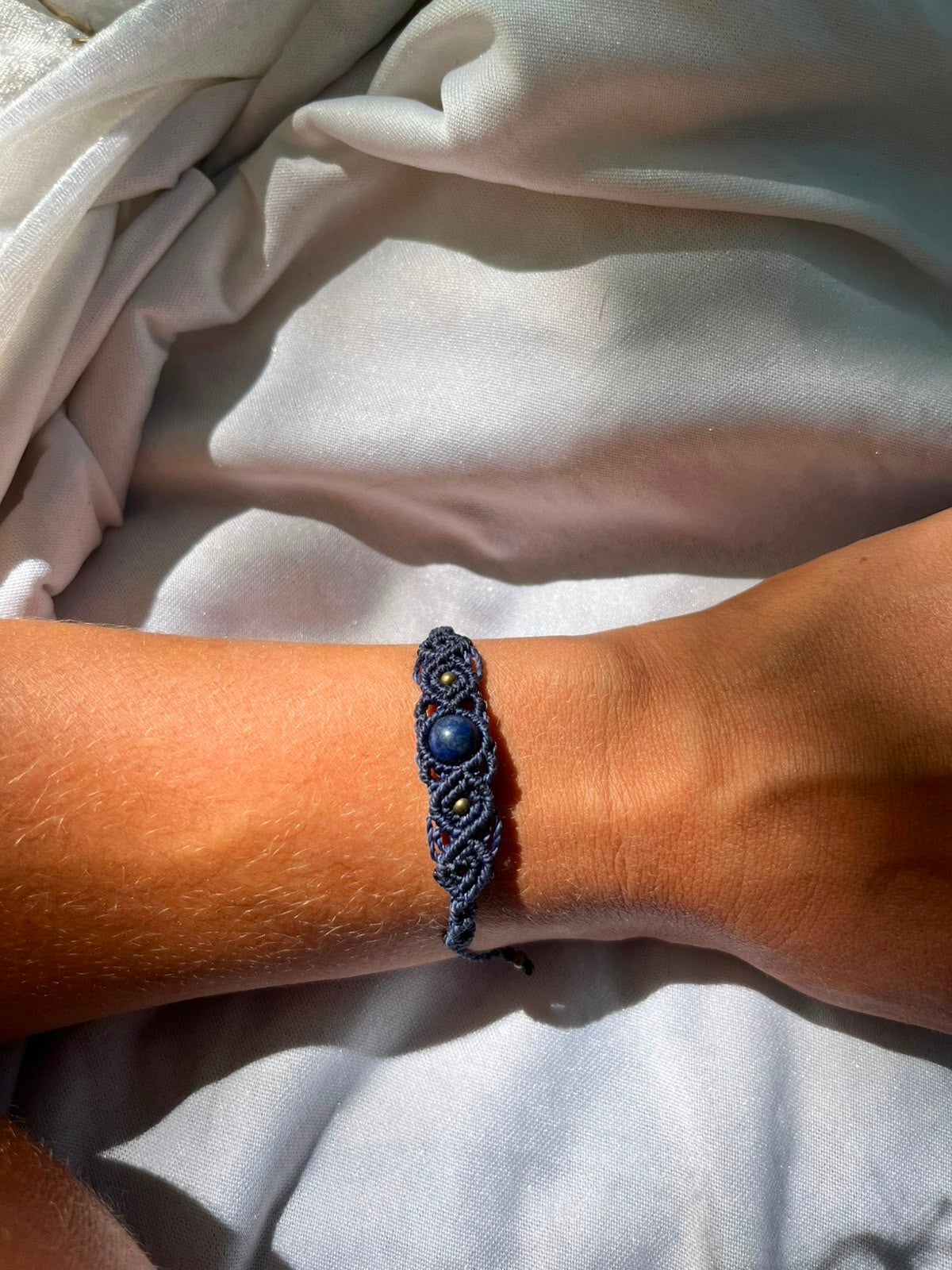 Schlichtes Armband mit Lapislazuli