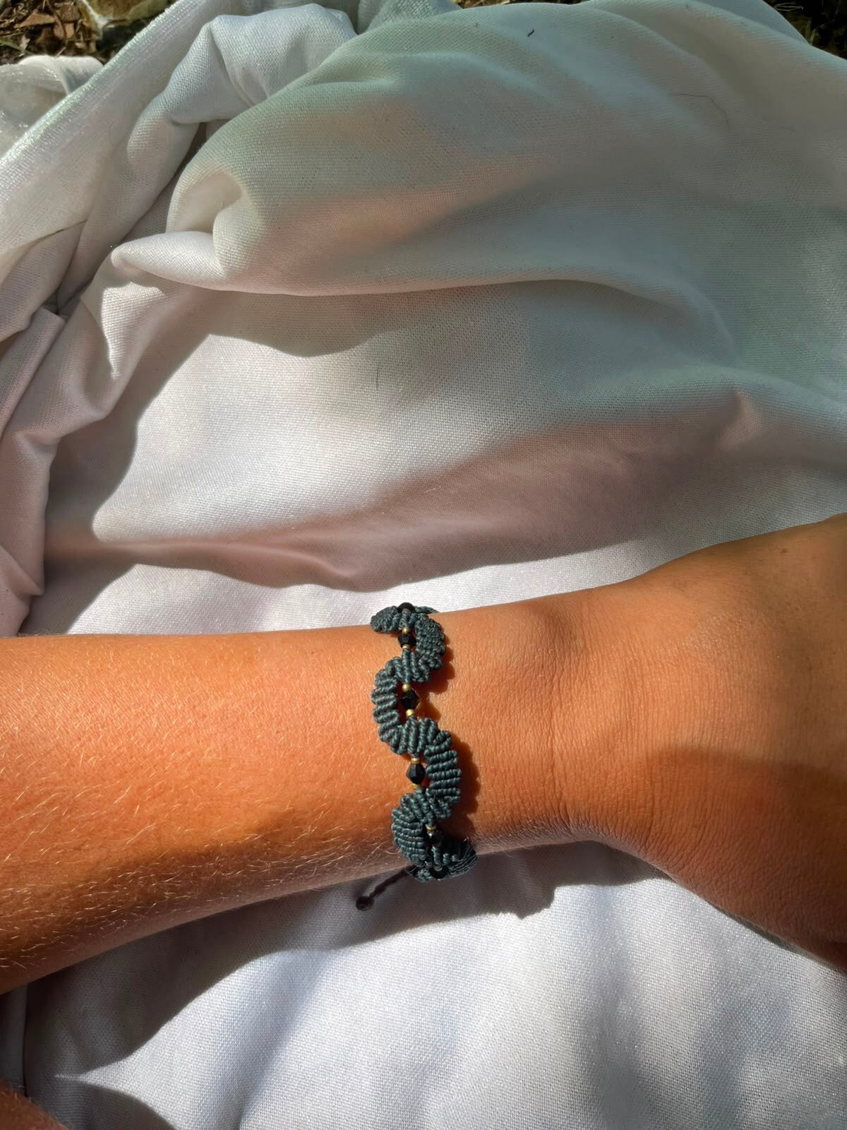 Petrolfarbenes Korallenarmband