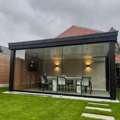 Glazen schuifwand bedrijf