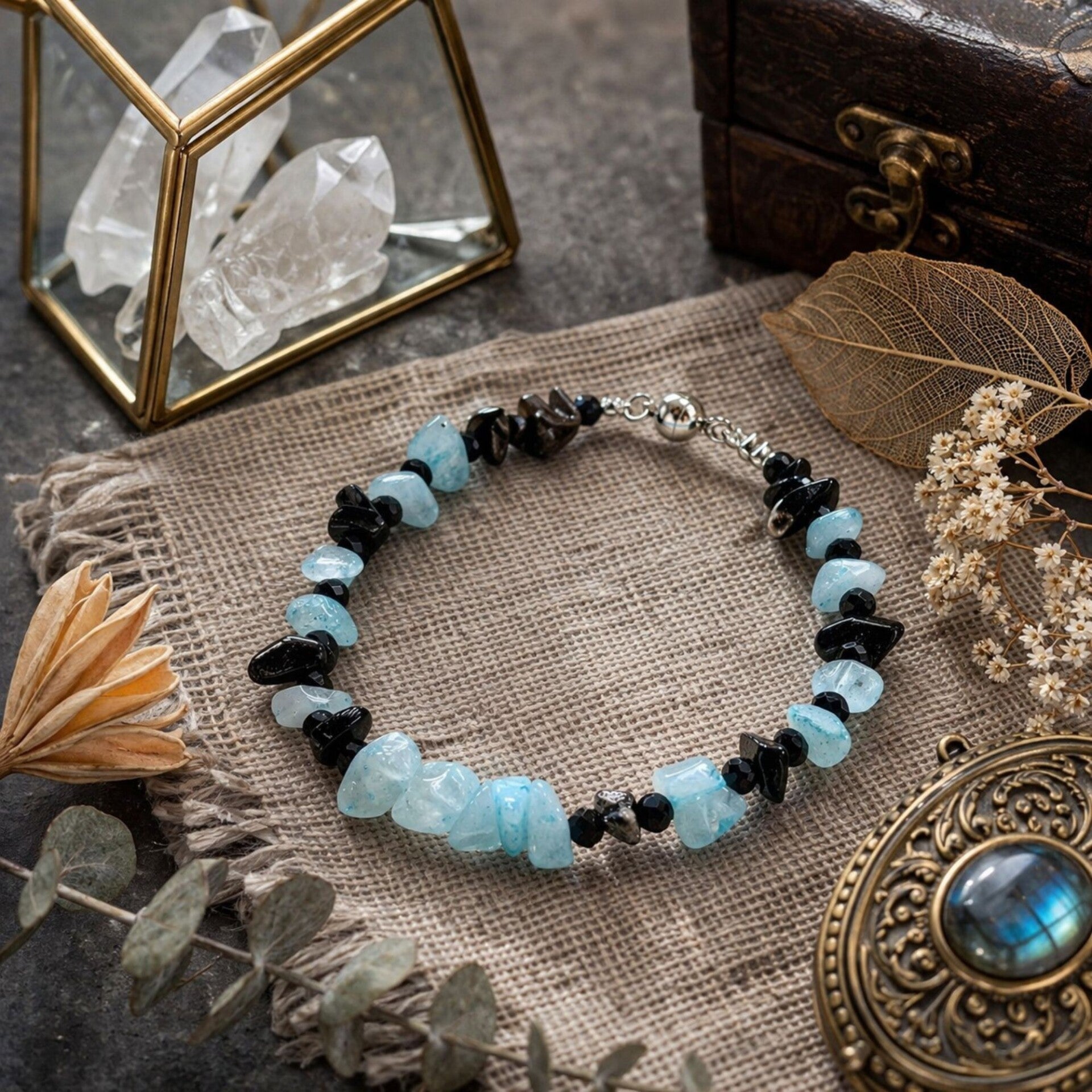 Deneb Aquamarin Armband – Eleganter Edelstein Schmuck in Blau und Schwarz